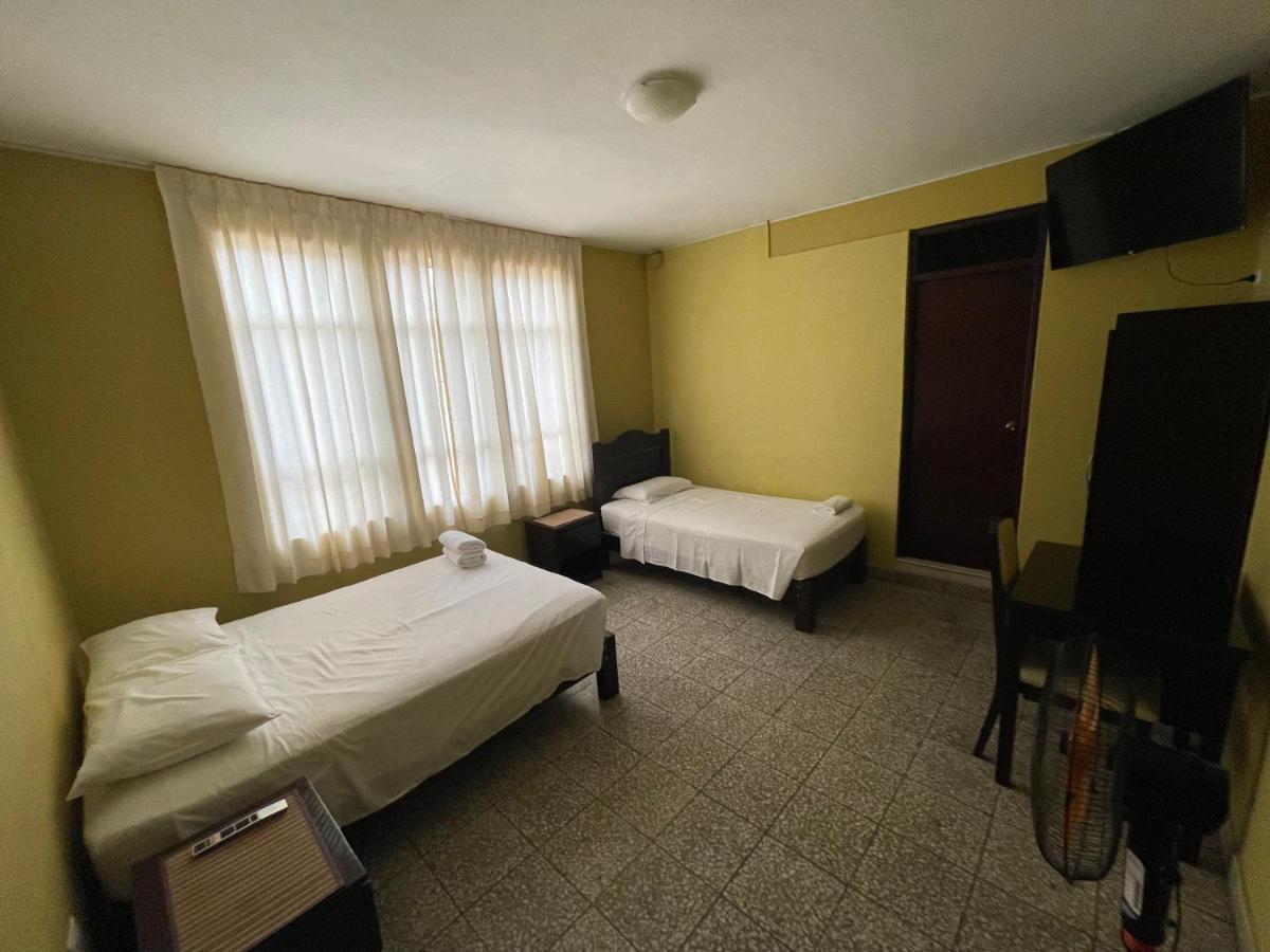 Hotel Calmelia ปิวรา ภายนอก รูปภาพ
