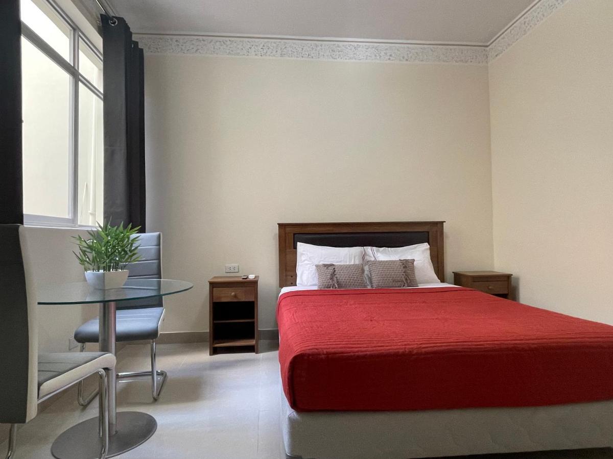 Hotel Calmelia ปิวรา ภายนอก รูปภาพ